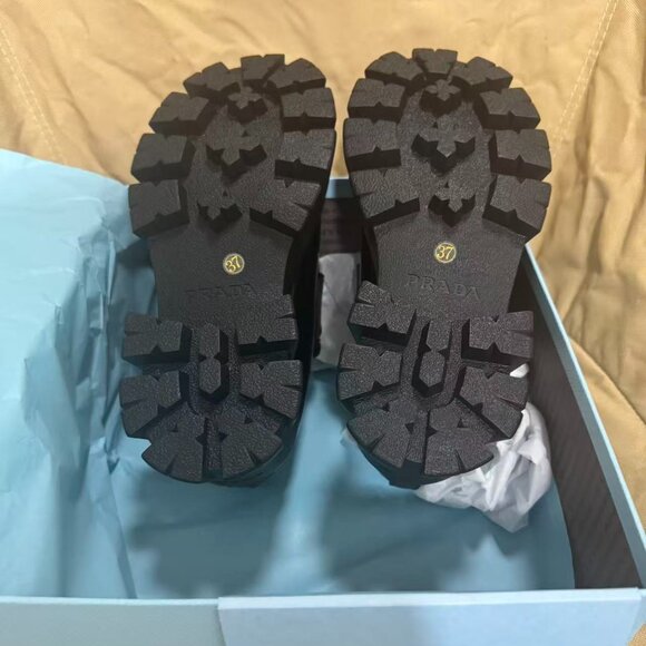 Prada Women's Black Loafers - Picture 2 of 4